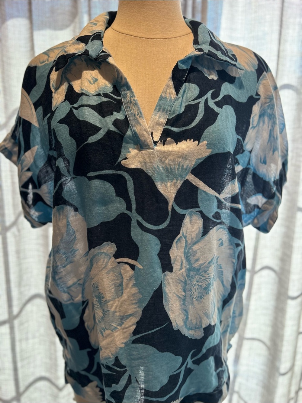 Elie Tahari Black and Blue Floral Split-Neck Blouse